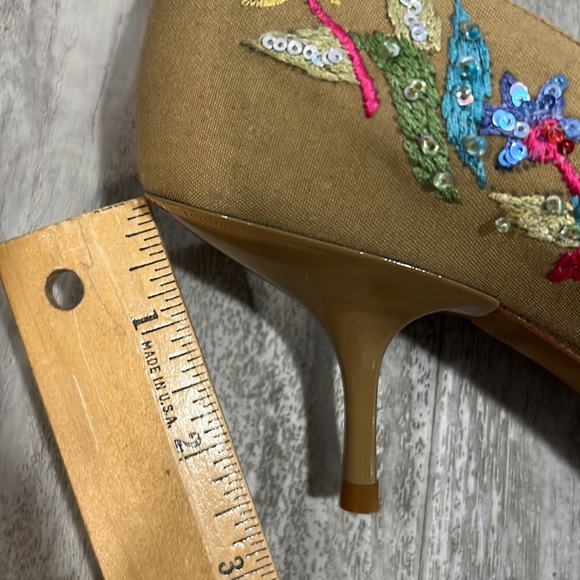 New DKNY Embroidered Heels - Picture 11 of 11